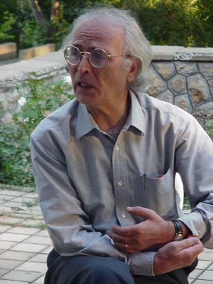 242.jpg (28492 bytes)