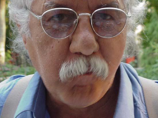 2435.jpg (32680 bytes)
